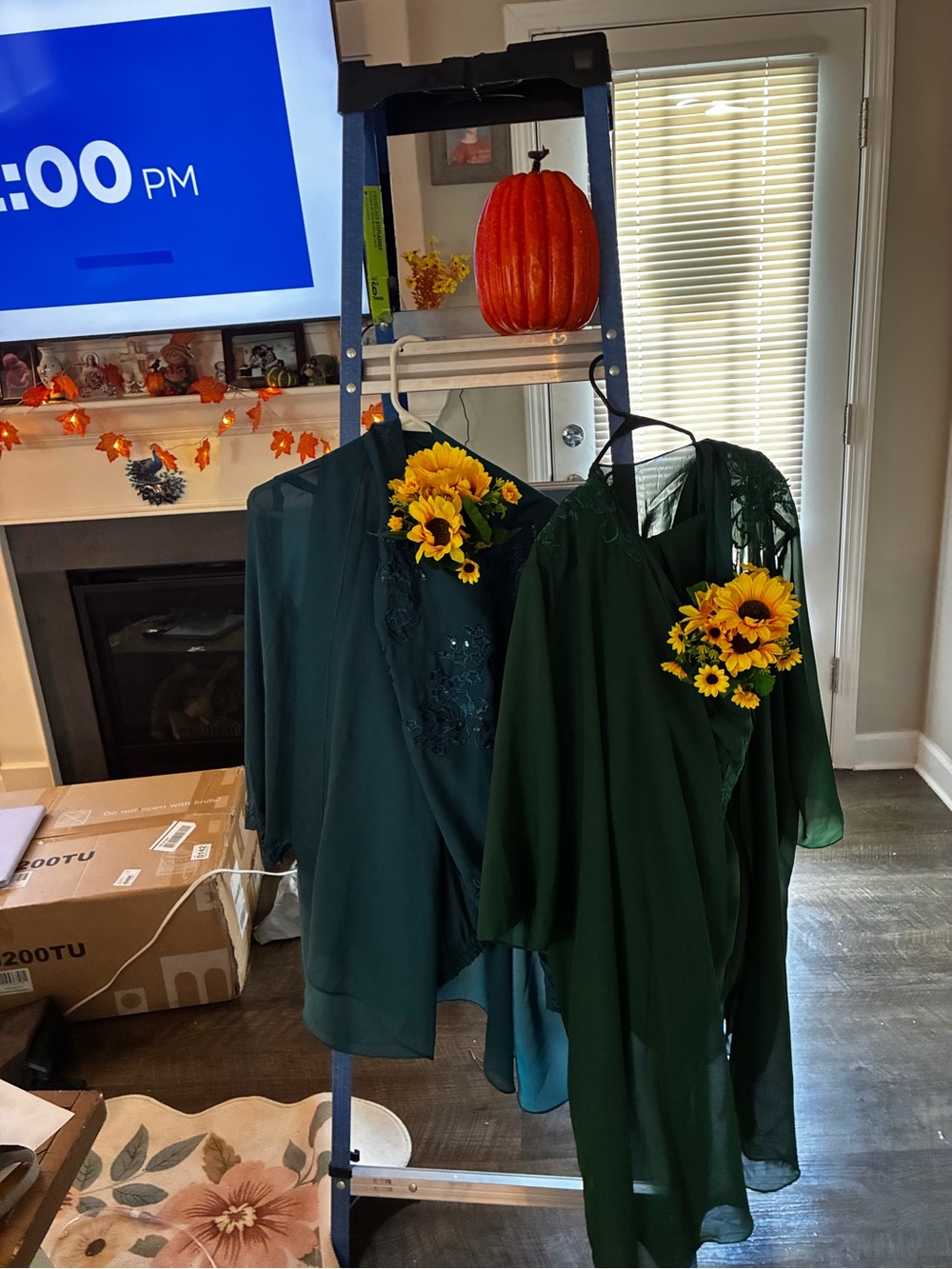 Dark Green Faux Sunflower Bouquet Accent - Home Decor